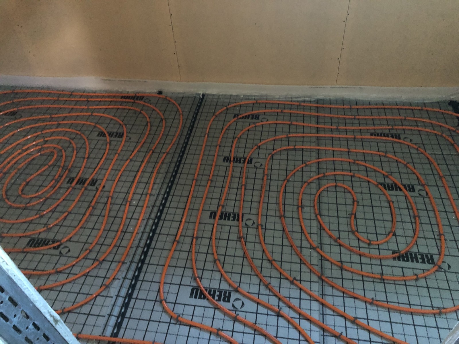 The underfloor heating in the administrative section is now complete! IMG_6184 The underfloor heating in the administrative section is now complete!